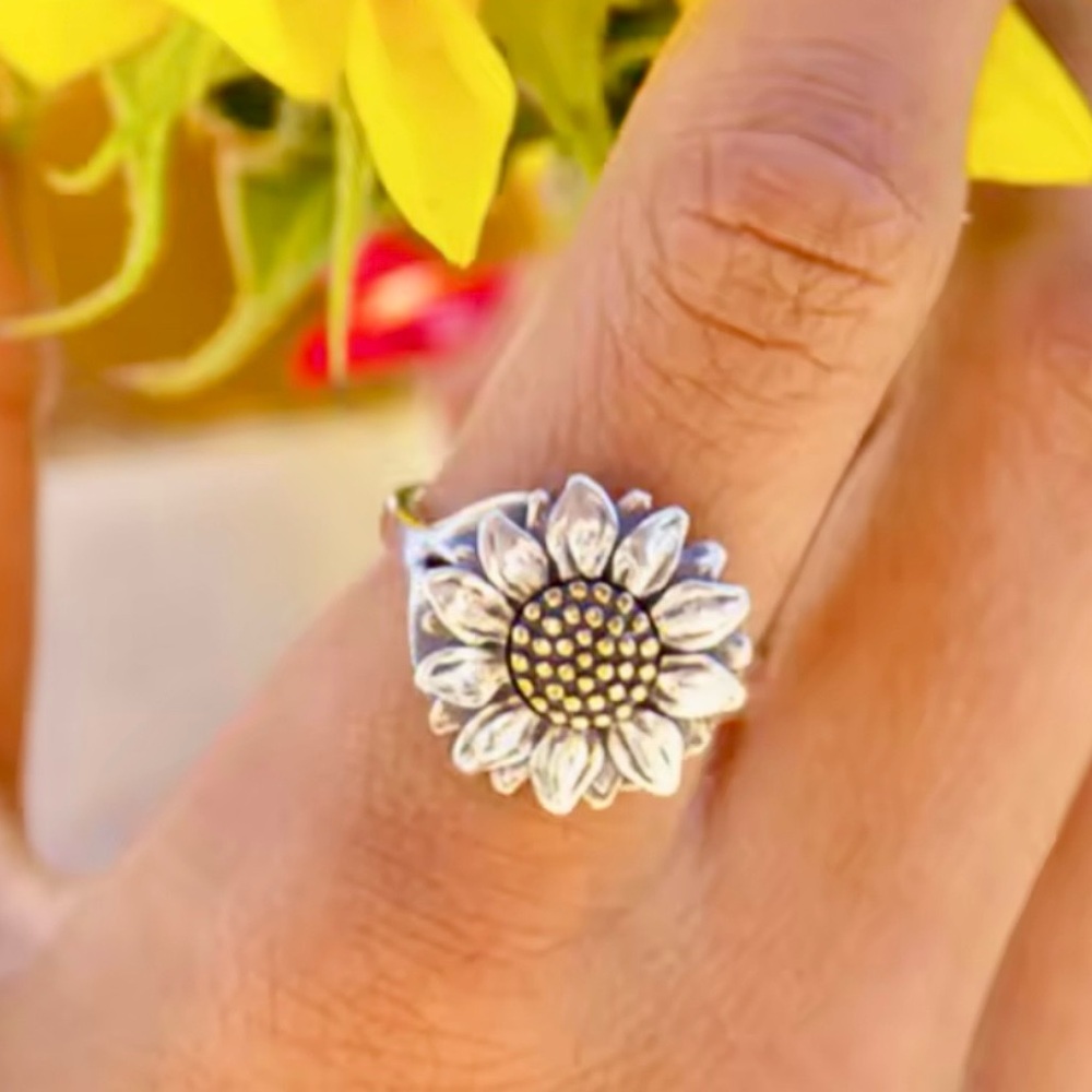 James Avery Sunflower Ring Sterling Silver Floral Statement Ring - Picture 5 of 15